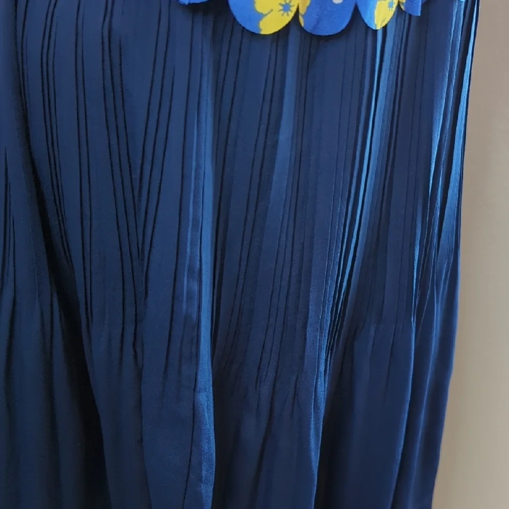 Chic Blue Floral Dress with Yellow Accents - Picture 9 of 12